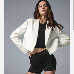 ALO YOGA first Class Cropped Blazer